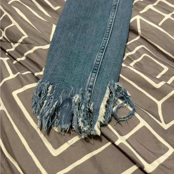 We The Free People  Frayed Skinny Crop Jeans Size 24 Distressed - Picture 2 of 11